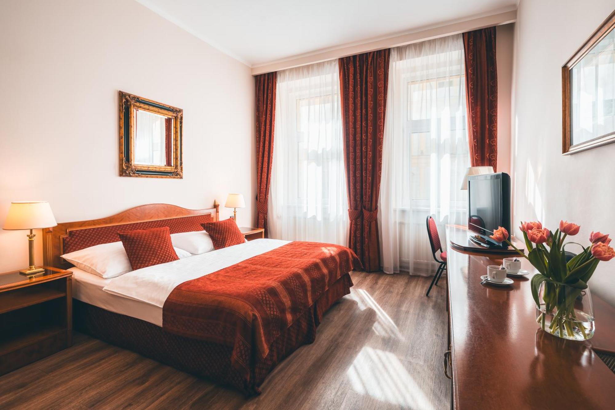 Ariston Praag